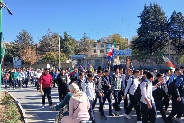 برگزاری راهپیمایی ۱۳ آبان ماه در تویسرکان