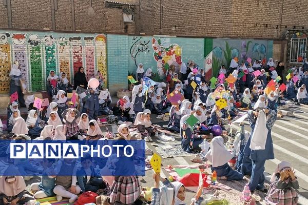 جشن روز دختر و روز جهانی کودک در دبستان زنده یاد قمصری