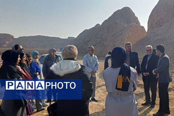 شاهنامه‌خوانی در دل تاریخ؛ بازدید فرهنگی اعضای کارگاه شاهنامه‌خوانی از قلعه ایرج پیشوا