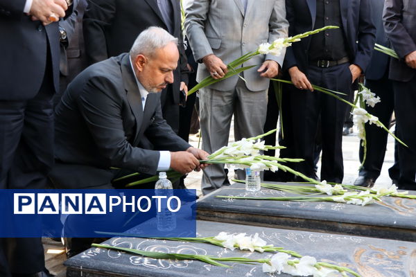 تجدید پیمان استاندار تهران با آرمان های شهدا