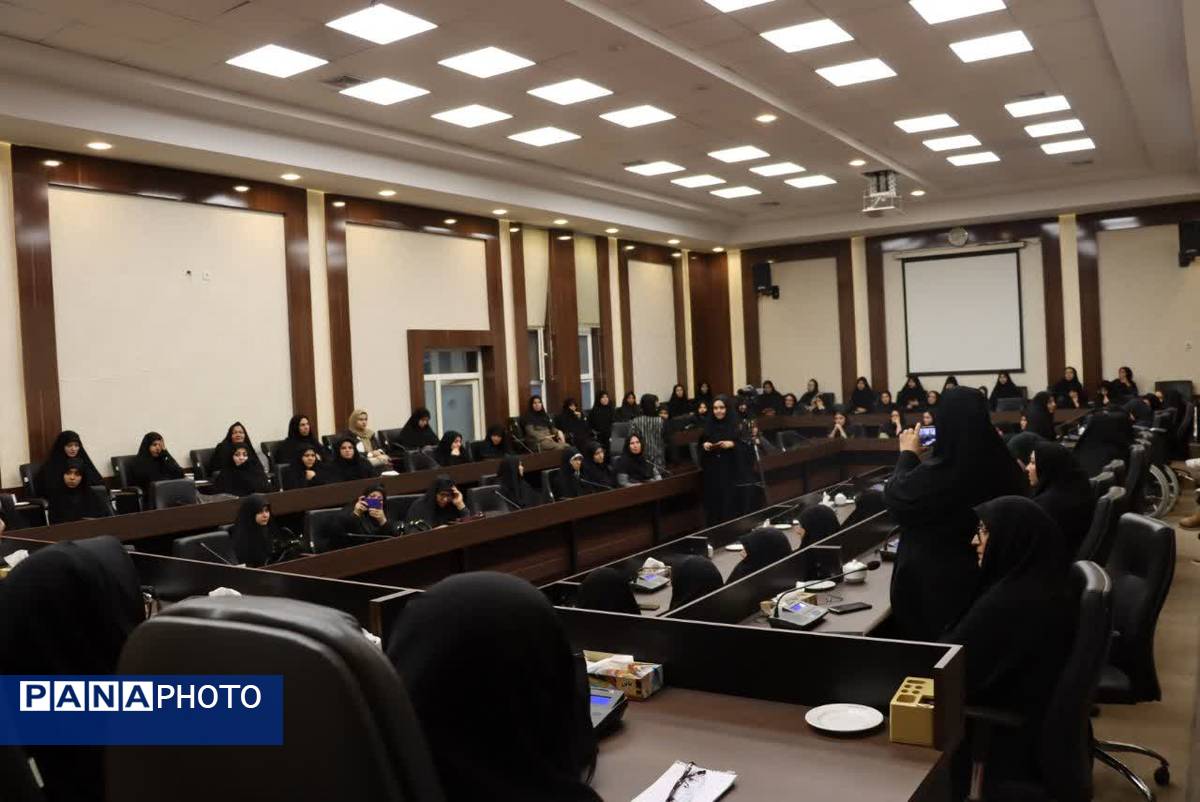 نشست همدلی بانوان در تحکیم وحدت ملی در تربتحیدریه