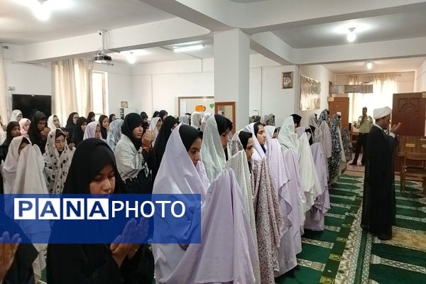 اقامه نماز جماعت ظهر و عصردر دبیرستان شهید مجید دهنوی 
