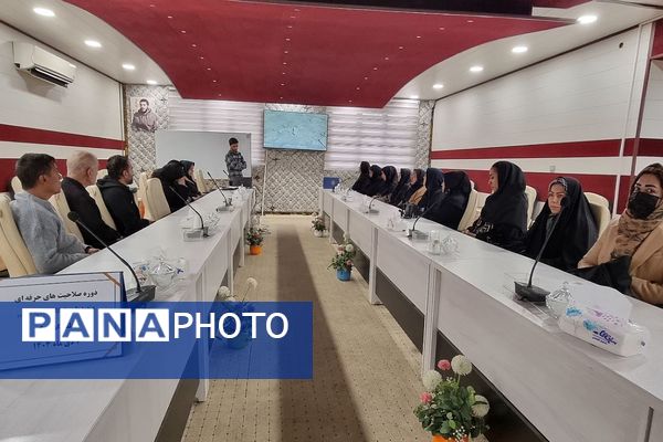 دوره صلاحیت‌های حرفه‌ای متصدیان پایگاه تغذیه سالم منطقه کهریزک 