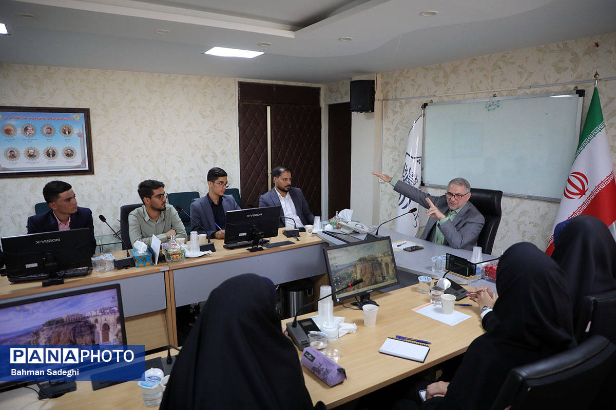 دیدار اعضای هیات مدیره مجلس دانش‌آموزی با دبیرکل شورای عالی آموزش و پرورش