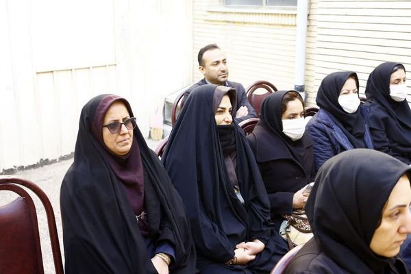 تجلیل از معلولان ذهنی و مربیان دلسوز در مرکز "دختران نیلوفر" فیروزکوه