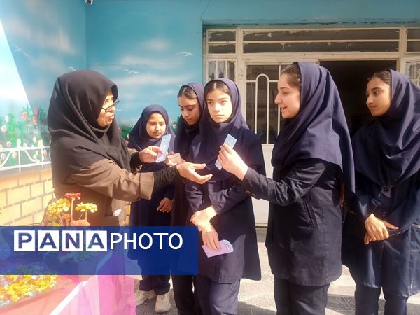 مراسم ولادت حضرت زینب و روز پرستار در دبیرستان میرزا جعفر سروقد 