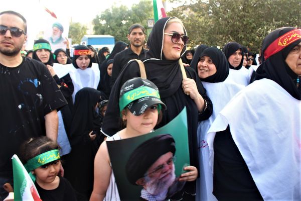 حماسه حضور نوجوانان کفن‌پوش قمی در راهپیمایی «عهد خون»