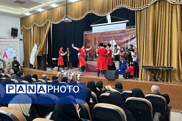 جشن هنگامه یلدا به‌مناسبت گرامیداشت میلاد حضرت فاطمه (س) برای بانوان آموزش و پرورش آذربایجان شرقی