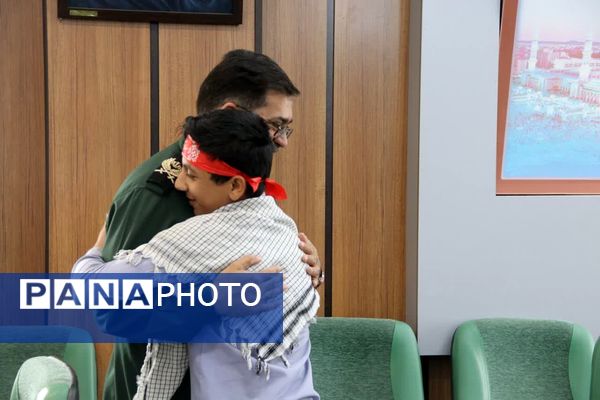 دیدار جمعی از دانش‌آموزان اشکذری و مسئولان آموزش و پرورش با فرمانده سپاه الغدیر 