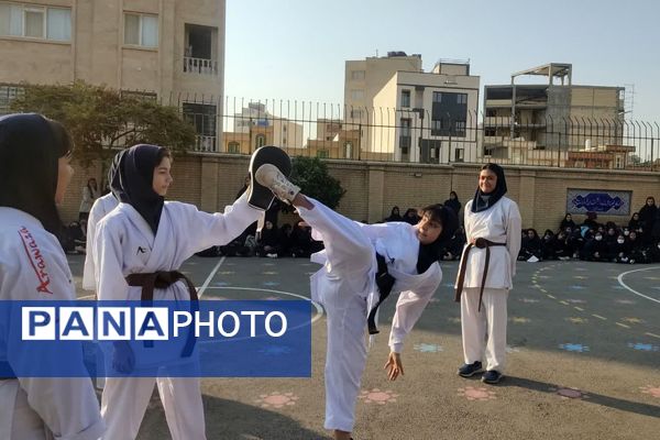 هفته تربیتبدنی در دبیرستان فرشتگان ناحیه ۴شیراز