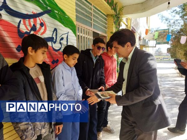 تقدیر از دانش‌آموزان فعال حوزه فرهنگی و مذهبی دبیرستان نمونه دانش