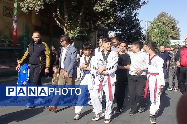  گام‌های استوار پیشوایی‌ها در مسیر پیاده‌روی خانوادگی هفته دفاع مقدس