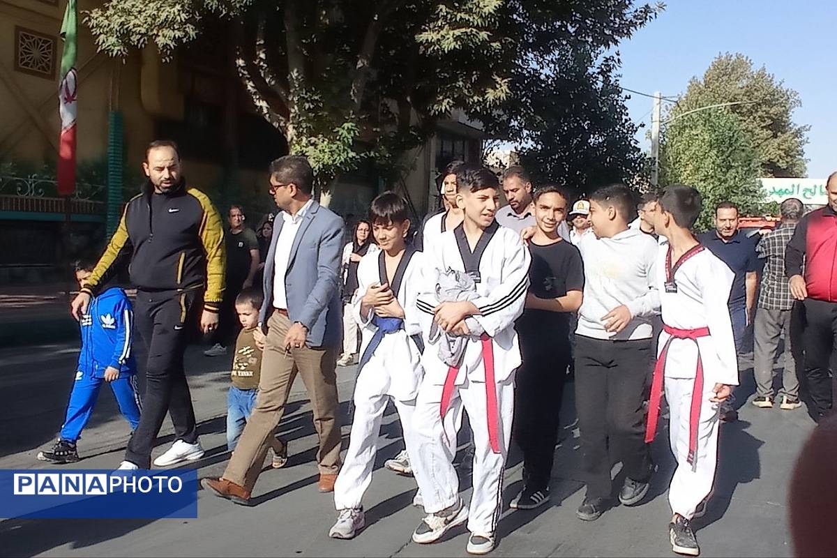  گام‌های استوار پیشوایی‌ها در مسیر پیاده‌روی خانوادگی هفته دفاع مقدس