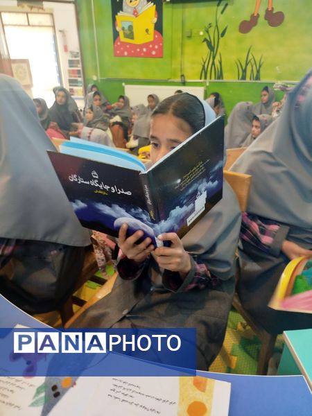 بازدید دانش‌آموزان دبستان ثنایی نوخندان از کتابخانه میرنیا 