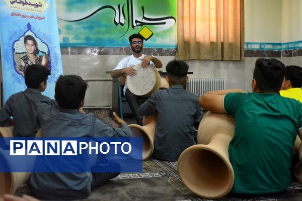 آموزش ضرب زورخانه‌ای در دبستان رازی ناحیه 2 بهارستان