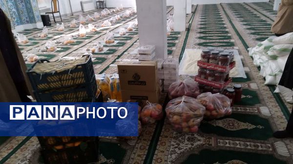 اهدای بسته‌های یلدایی به خانواده‌های کم برخوردار در شب یلدا