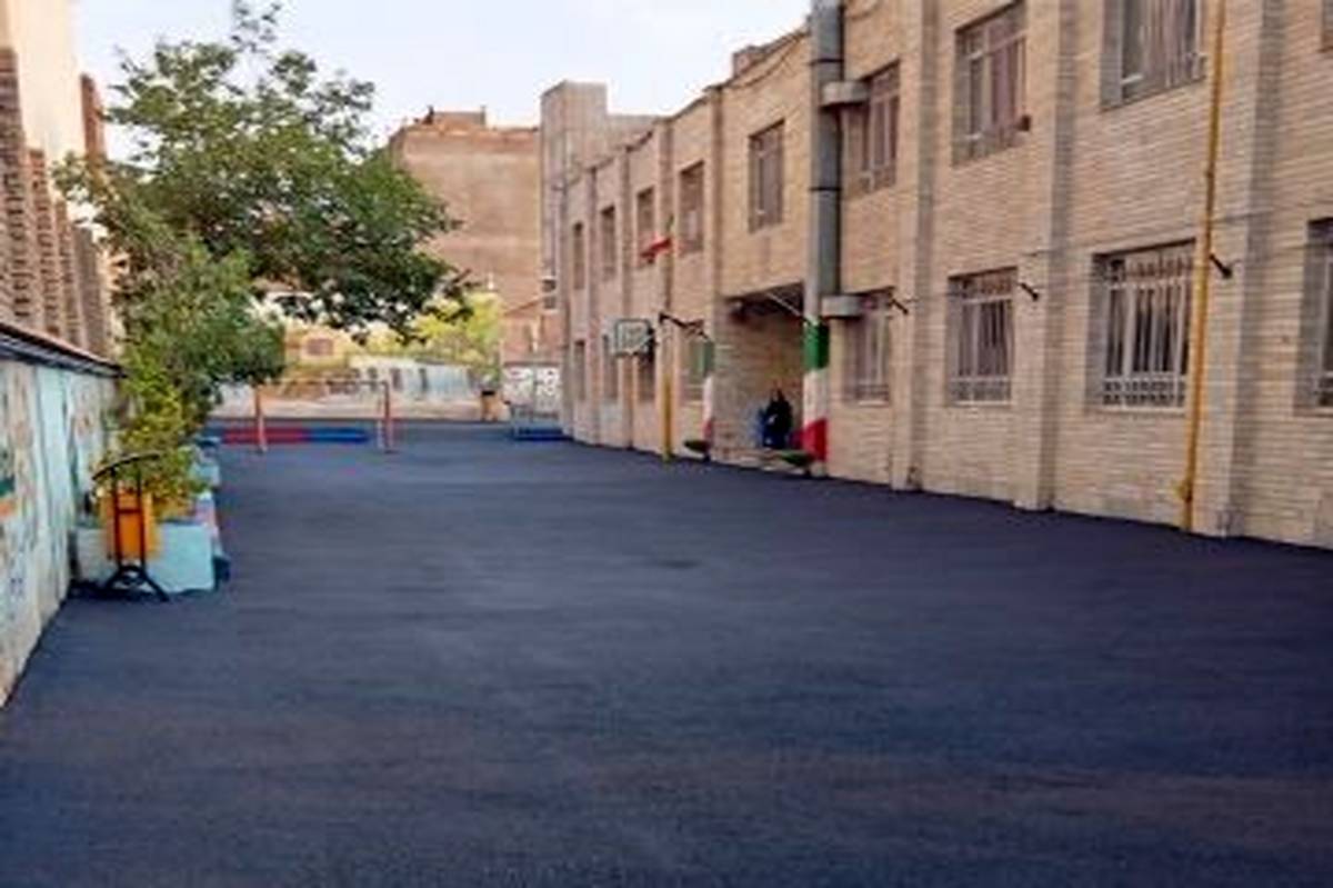 هنرستانی که به همت مدیر و مشارکت شهرداری، آسفالتریزی شد