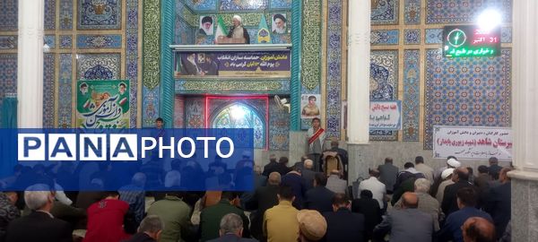 حضور دانش‌آموزان دبیرستان شاهد شهید زیوری پایدار در نماز جمعه اسدآباد 