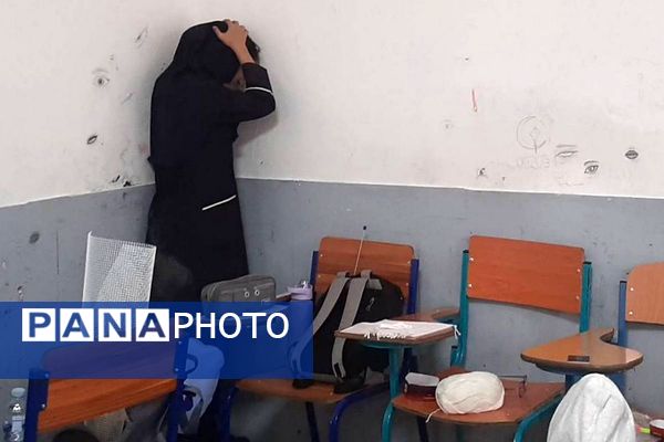 بیست و هفتمین مانور سراسری زلزله و ایمنی در دبیرستان دخترانه فرزانگان شهرقدس با شعار  مدرسه ایمن‌، جامعه تاب آور 