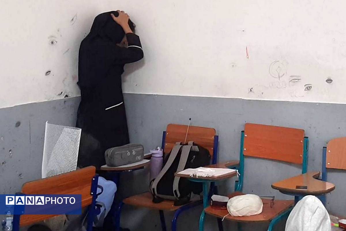 بیست و هفتمین مانور سراسری زلزله و ایمنی در دبیرستان دخترانه فرزانگان شهرقدس با شعار  مدرسه ایمن‌، جامعه تاب آور 