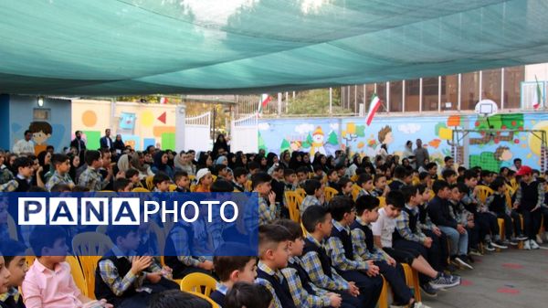 جشن شکوفه‌ها در دبستان منوچهر رزاقی ناحیه۳ مشهد