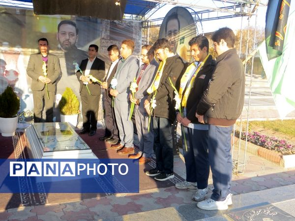 حضور پیشتازان در مزار شهدا با شمیم قرآن و عترت