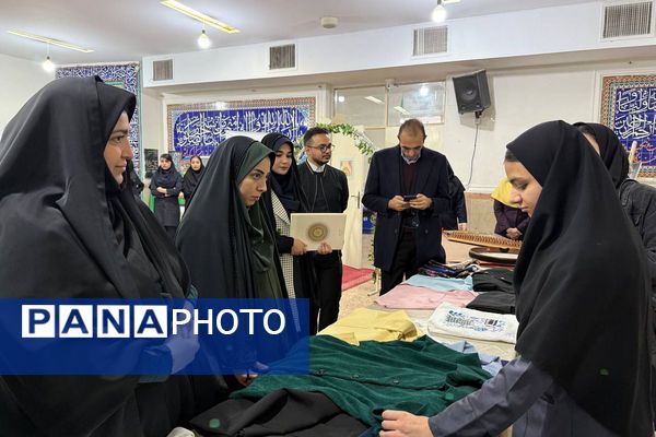 آیین افتتاحیه نمایشگاه هنری «ماها» در هنرستان شهید تاجیک بهارستان‌دو