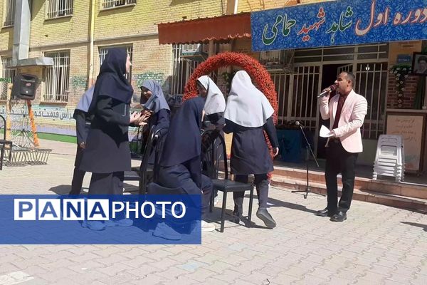 بزرگداشت هفته‌ دفاع مقدس در دبیرستان شاهد شهید حمامی