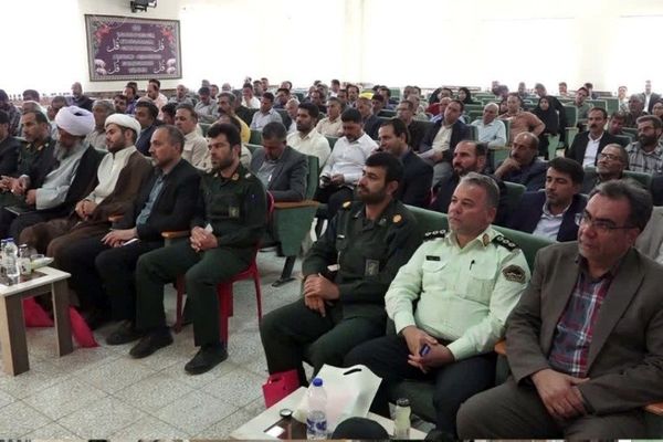 فرماندار رزن از خیرین مدرسه‌ساز تقدیر کرد