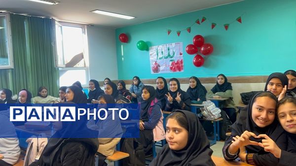 جشن یلدای دانش‌آموزی در دبیرستان تیمسار فلاحی ناحیه یک کرج 