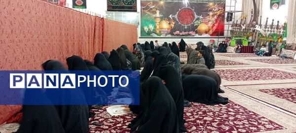 نماز جماعت در شب میلاد حضرت علی(ع) در خلیل آباد