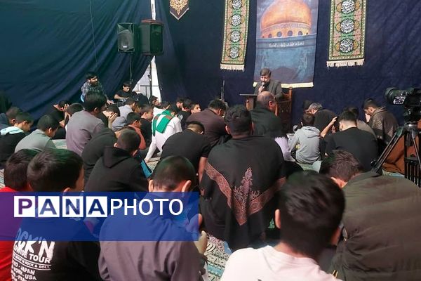 اعتکاف دانش‌آموزی در مسجد سیدالشهدا(ع) شیراز