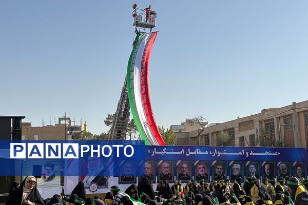 گرامیداشت و حضور پرشور مدارس اسلامشهر در راهپیمایی روز دانش‌آموز