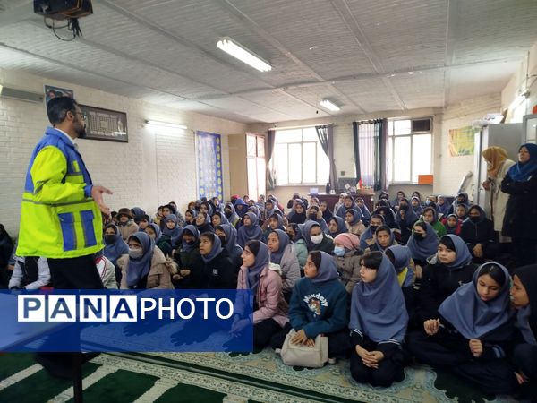 بیست و هفتمین مانور زلزله در دبیرستان دخترانه دانشور 2 