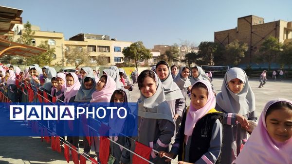 مشعل المپیاد ورزشی ناحیه ۷ در دبستان شهدای راه آهن روشن شد
