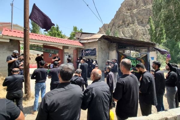 میزبانی خانواده شهید سلیمان سلیمانی از هیات فاطمیون بلده