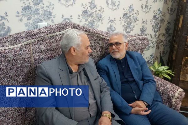 دیدار فرماندار فیروزکوه با خانواده‌های شهدا