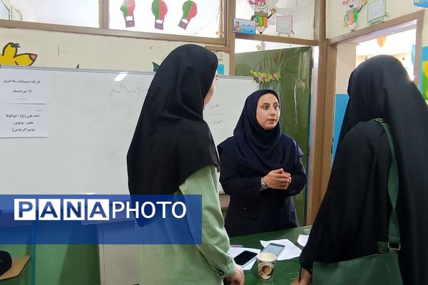 برگزاری کارگاه آموزشی اجتماعات یادگیری در دبستان پیامبر اکرم (ص) ناحیه دو شهرری 