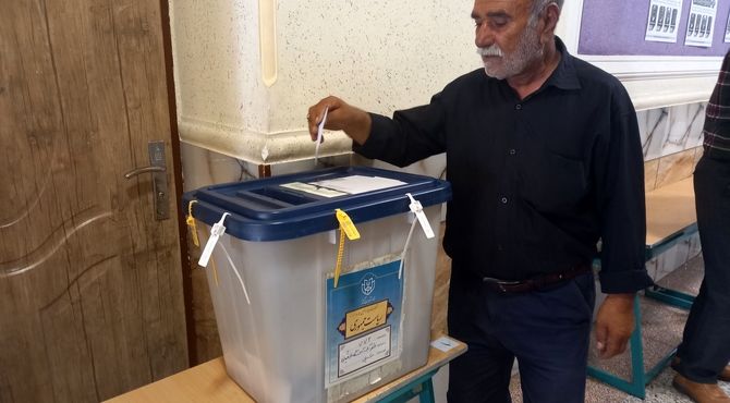 برگزاری چهاردهمین دوره انتخابات ریاست جمهوری در روستای ظفرآباد شیراز