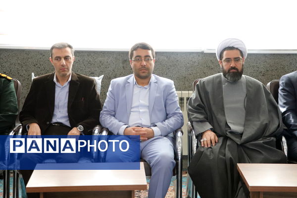 محفل انس با قرآن در مدرسه میثاق مکتب‌الصادق (ع) 