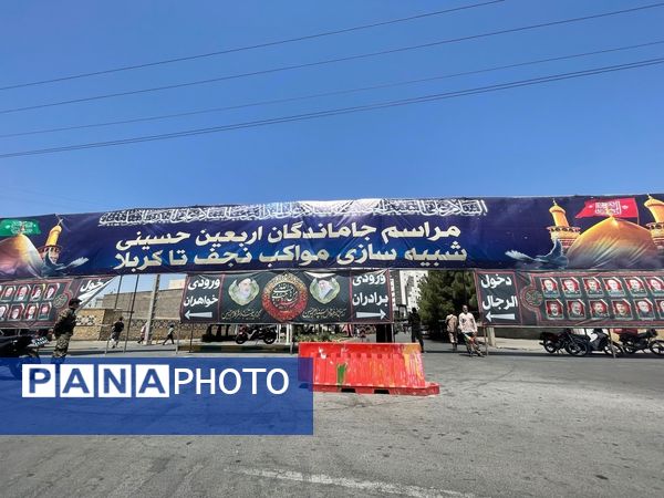 بازآفرینی مسیر عشق؛ جاماندگان اربعین در شبیه‌سازی مواکب نجف تا کربلا گردهم آمدند‌.