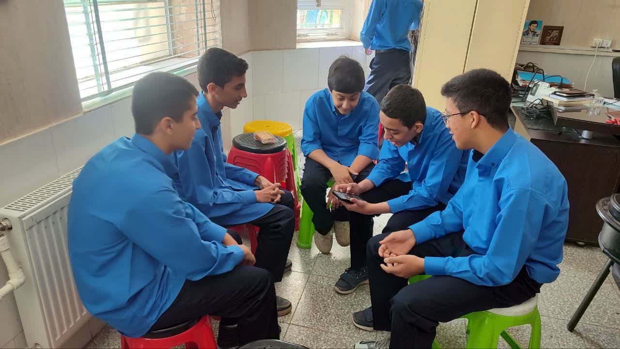 برگزاری جلسات پیاپی خبرنگاران مدرسه شاهد ناحیه دو یزد با محوریت ارتقای کیفیت پوشش خبری