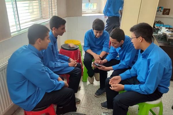 برگزاری جلسات پیاپی خبرنگاران مدرسه شاهد ناحیه دو یزد با محوریت ارتقای کیفیت پوشش خبری