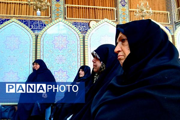 برگزاری محفل انس با قرآن و تجلیل از خانواده‌ شهدا