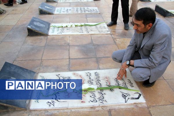 آیین غبارروبی گلزار شهدای بهشت زهرا شهرستان بم به‌مناسبت هفته دولت