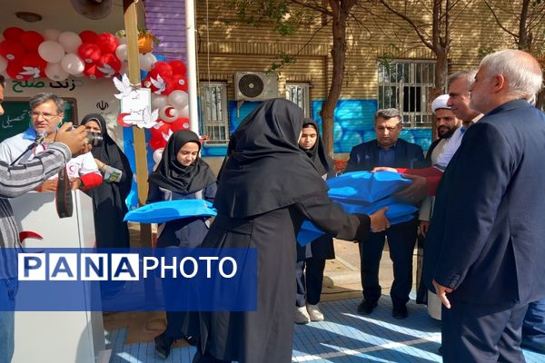 زنگ صلح  و دوستی در دومین روز از سال تحصیلی در مدرسه شاهد ائمه اطهار پاکدشت نواخته شد 
