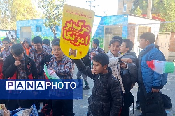 شادی دانش‌آموزان معارف ۶ در جشن پیروزی انقلاب 