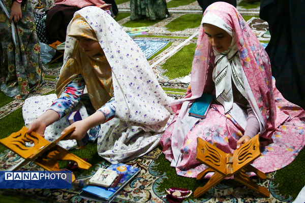 اعتکاف دانش‌آموزی در مسجد لولاگر