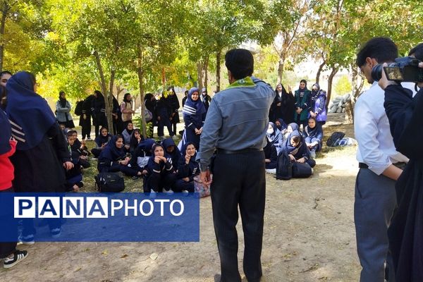 حضور دانش‌آموزان ناحیه یک شهرکرد و لاران در اردوی «طرح تمشک» 