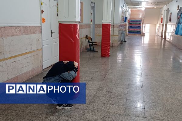 دانش‌آموزان دبیرستان زینبیه۲ شهریار آماده مقابله با زلزله